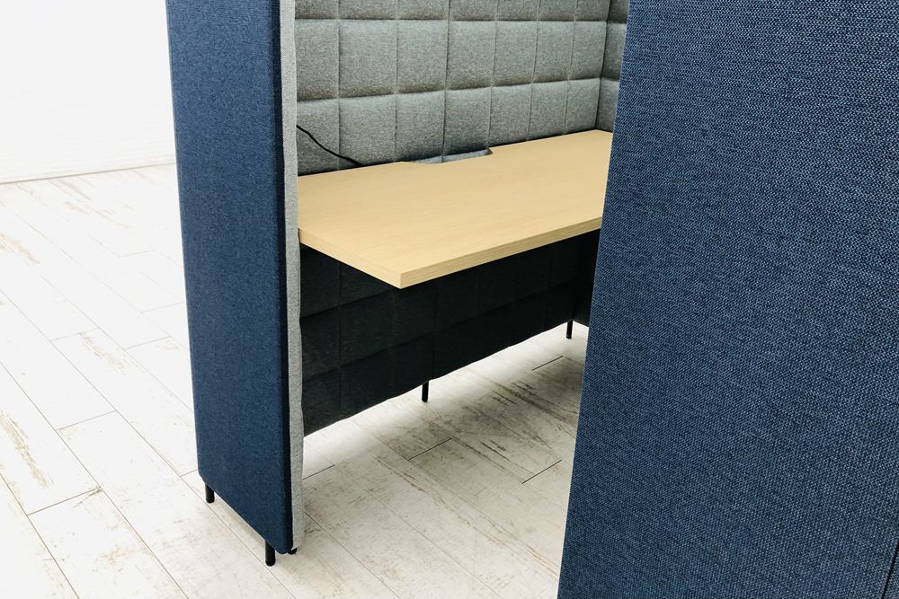【2台セット】 コクヨ フォーレ 中古 パーテーション ソロワークブース ソロチェアブース  中古オフィス家具 1350/1350/2000 ネイビーの画像