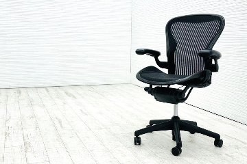 アーロンチェア 中古 2017年製 ハーマンミラー Bサイズ ライト 前傾チルト 固定肘 グラファイト Herman Miller Aeron  Chairs 中古オフィス家具