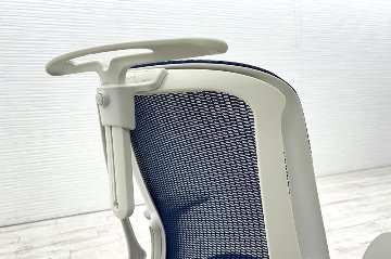 オカムラ シルフィーチェア 中古 2018年製 ハイバック 可動肘 OKAMURA Sylphy 中古オフィス家具 ミディアムブルーの画像