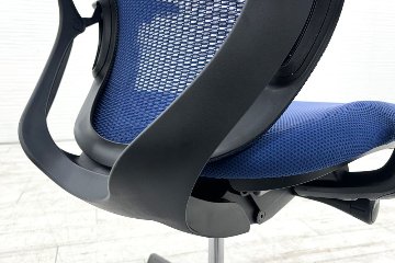 オカムラ シルフィーチェア 中古 2020年製 ハイバック 可動肘 OKAMURA Sylphy 中古オフィス家具 ミディアムブルーの画像