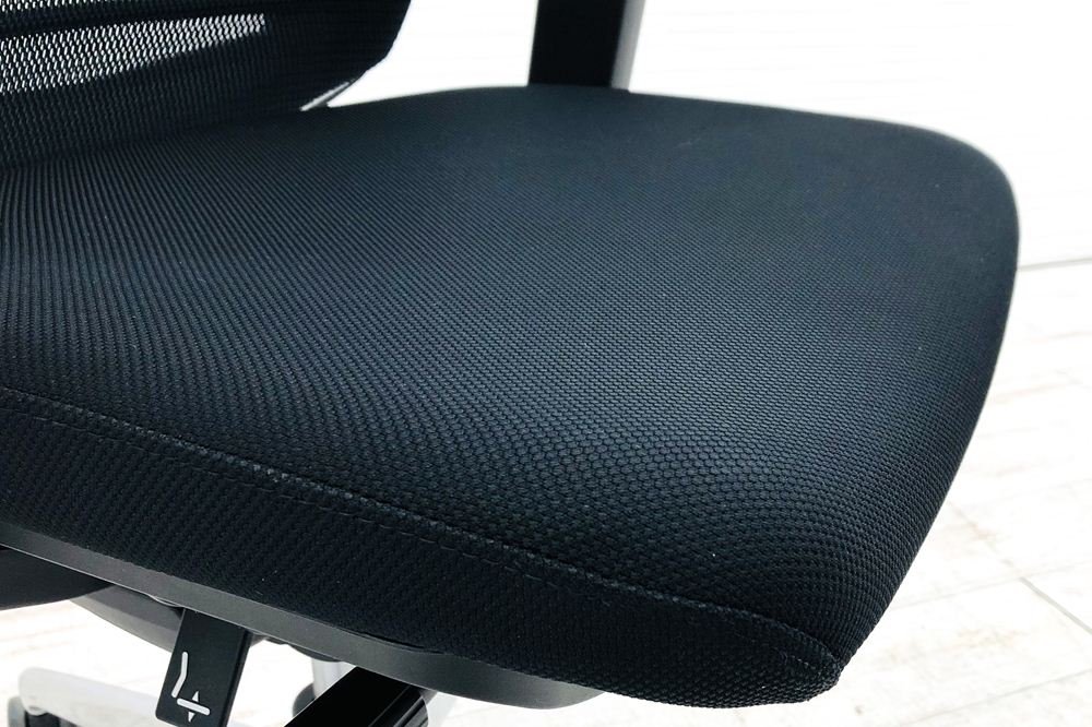 コクヨ ベゼルチェア 中古 2016年製 クッション Bezel 可動肘 KOKUYO 中古オフィス家具 ブラックの画像