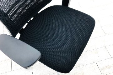 コクヨ ベゼルチェア 中古 2016年製 クッション Bezel 可動肘 KOKUYO 中古オフィス家具 ブラックの画像