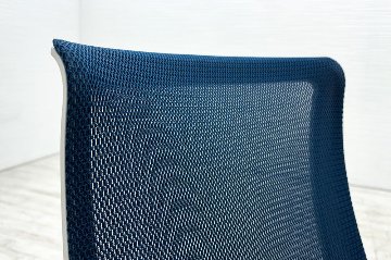 コクヨ ベゼルチェア 中古 2017年製 クッション Bezel 可動肘 KOKUYO 中古オフィス家具 ブルーの画像