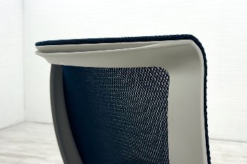 コクヨ ベゼルチェア 中古 2017年製 クッション Bezel 可動肘 KOKUYO 中古オフィス家具 ブルーの画像