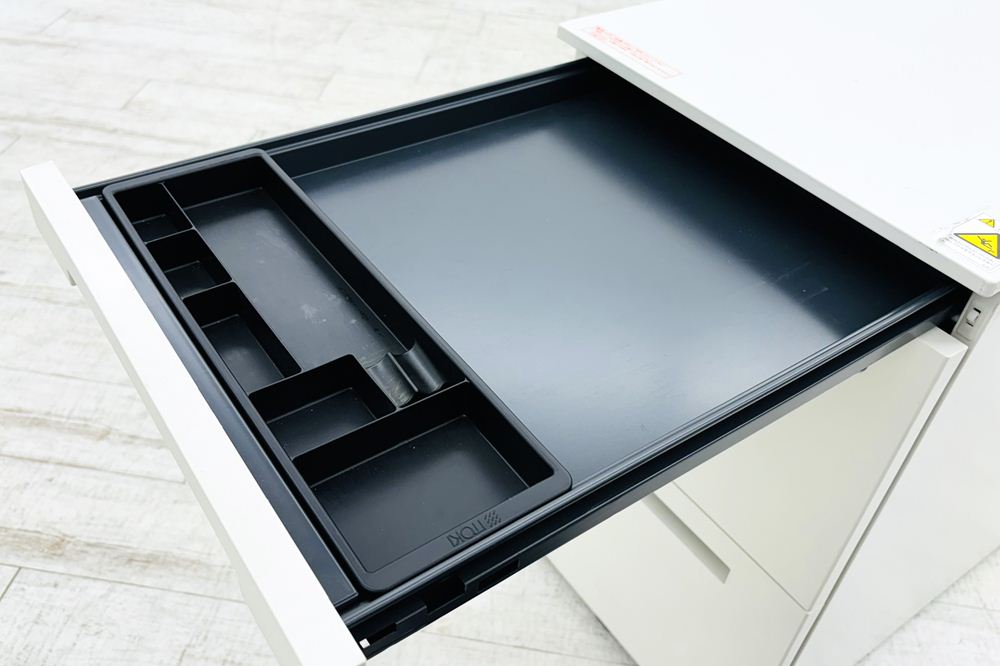 イトーキ スチールワゴン 3段ワゴン 中古 収納家具 袖机 脇机 ホワイト シリンダー錠 395/595/650の画像