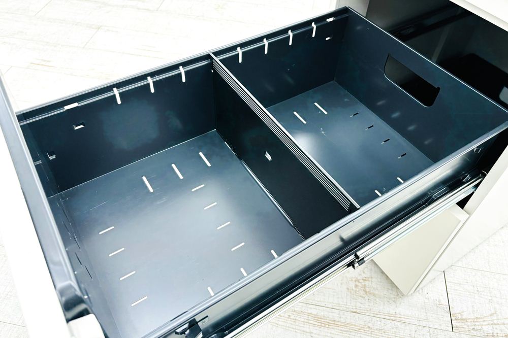 イトーキ スチールワゴン 3段ワゴン 中古 収納家具 袖机 脇机 ホワイト シリンダー錠 395/595/650の画像