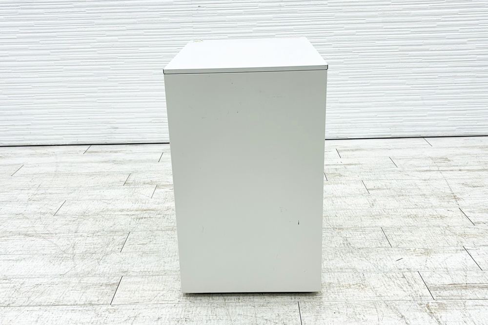 イトーキ スチールワゴン 3段ワゴン 中古 収納家具 袖机 脇机 ホワイト シリンダー錠 395/595/650の画像