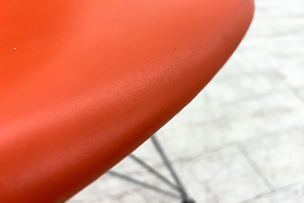 ヴィトラ イームズチェア 中古 Vitra Eames プラスチックサイドシェルチェア DSR クロームベース オレンジの画像