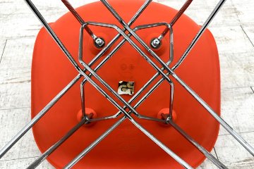 ヴィトラ イームズチェア 中古 Vitra Eames プラスチックサイドシェルチェア DSR クロームベース オレンジの画像