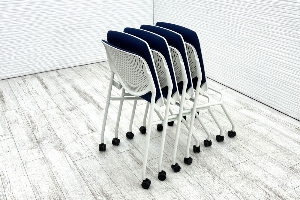 オカムラ ルナチェア 【4脚セット】 中古 ミーティングチェア 背パッド付 会議椅子 中古オフィス家具 81S1AZ ミディアムブルーの画像