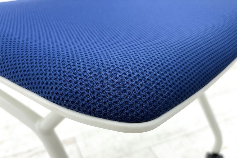 オカムラ ルナチェア 【4脚セット】 中古 ミーティングチェア 背パッド付 会議椅子 中古オフィス家具 81S1AZ ミディアムブルーの画像