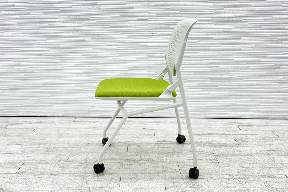 オカムラ ルナチェア 中古 ミーティングチェア 中古チェア 会議椅子 中古オフィス家具 81S1AY ライムグリーンの画像