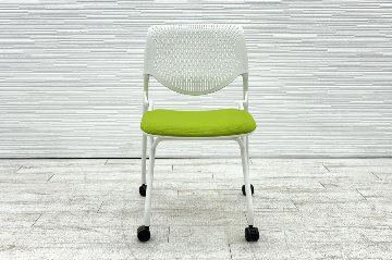オカムラ ルナチェア 中古 ミーティングチェア 中古チェア 会議椅子 中古オフィス家具 81S1AY ライムグリーンの画像