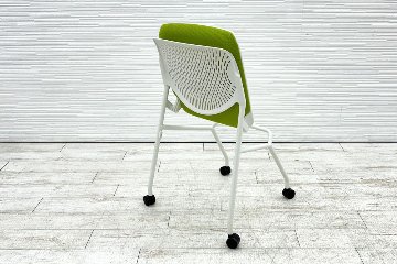 オカムラ ルナチェア 中古 ミーティングチェア 中古チェア 会議椅子 中古オフィス家具 81S1AY ライムグリーンの画像