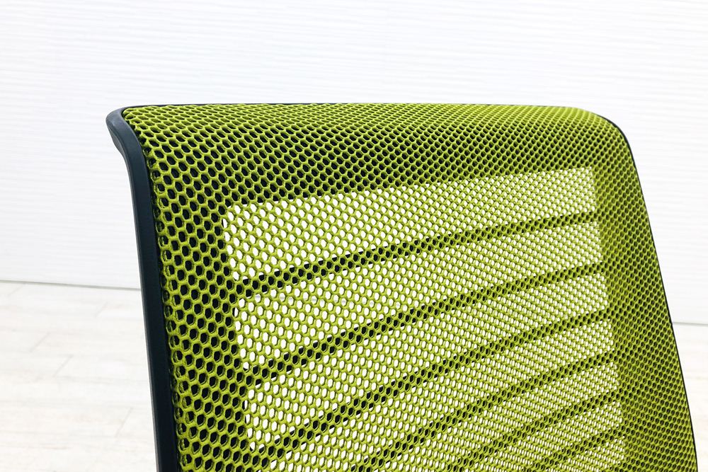 スチールケース シンクチェア 中古 2016年製 Steelcase Think 可動肘 中古オフィス家具 465A300 ワサビの画像