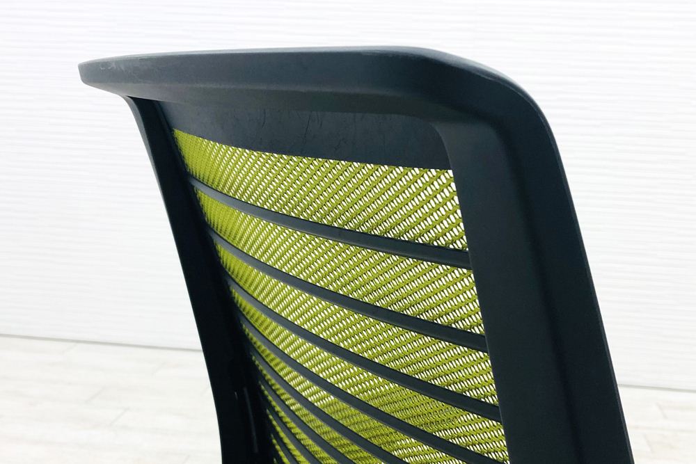 スチールケース シンクチェア 中古 2016年製 Steelcase Think 可動肘 中古オフィス家具 465A300 ワサビの画像