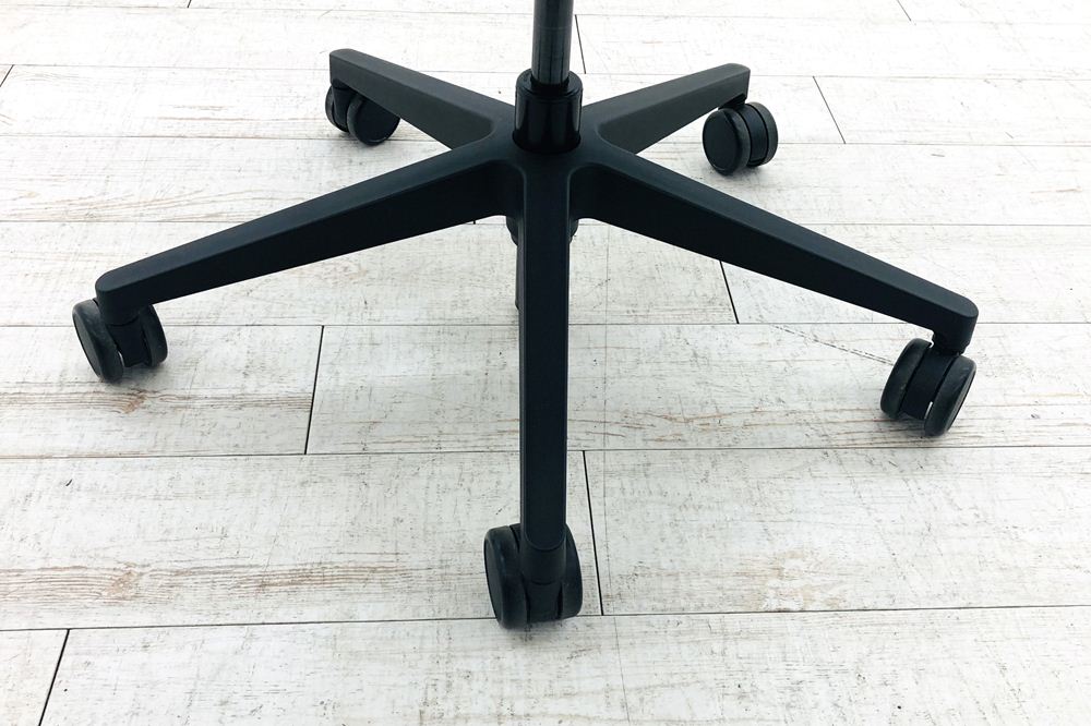 スチールケース シンクチェア 中古 2016年製 Steelcase Think 可動肘 中古オフィス家具 465A300 ワサビの画像