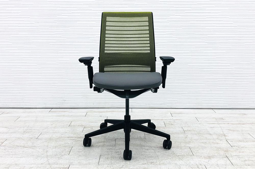 スチールケース シンクチェア 中古 2016年製 Steelcase Think 可動肘 中古オフィス家具 465A300 ワサビの画像