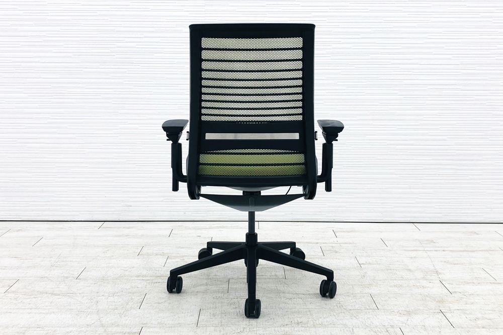 スチールケース シンクチェア 中古 2016年製 Steelcase Think 可動肘 中古オフィス家具 465A300 ワサビの画像
