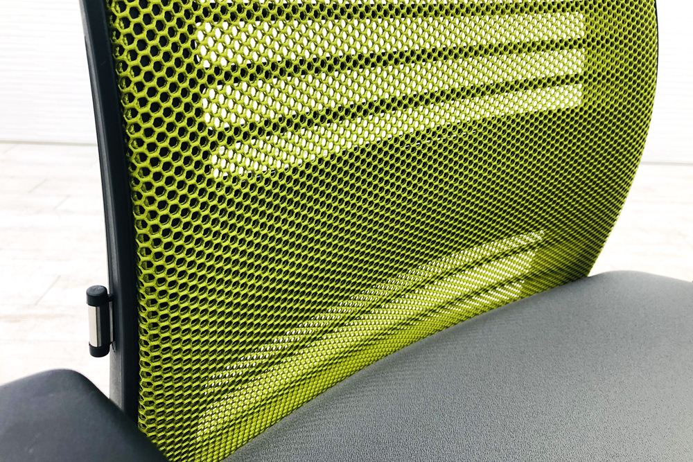 スチールケース シンクチェア 中古 2016年製 Steelcase Think 可動肘 中古オフィス家具 465A300 ワサビの画像