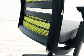 スチールケース シンクチェア 中古 2016年製 Steelcase Think 可動肘 中古オフィス家具 465A300 ワサビの画像