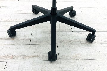スチールケース シンクチェア 中古 2016年製 Steelcase Think 可動肘 中古オフィス家具 465A300 ワサビの画像