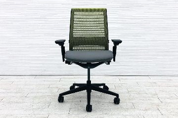 スチールケース シンクチェア 中古 2016年製 Steelcase Think 可動肘 中古オフィス家具 465A300 ワサビの画像