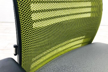 スチールケース シンクチェア 中古 2016年製 Steelcase Think 可動肘 中古オフィス家具 465A300 ワサビの画像