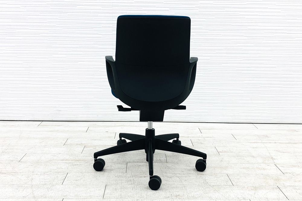 コクヨ ピコラチェア ローバック 中古 KOKUYO picora クッション 固定肘 中古オフィス家具 プルシアンブルーの画像