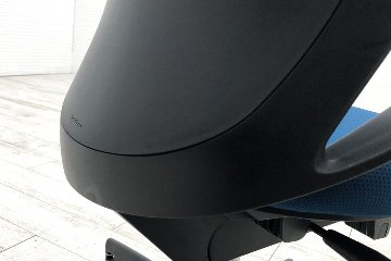 コクヨ ピコラチェア ローバック 中古 KOKUYO picora クッション 固定肘 中古オフィス家具 プルシアンブルーの画像