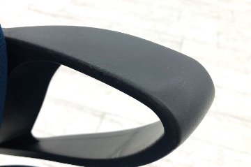 コクヨ ピコラチェア ローバック 中古 KOKUYO picora クッション 固定肘 中古オフィス家具 プルシアンブルーの画像