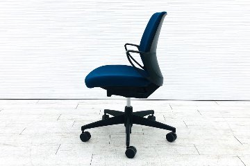 コクヨ ピコラチェア ローバック 中古 KOKUYO picora クッション 固定肘 中古オフィス家具 プルシアンブルーの画像