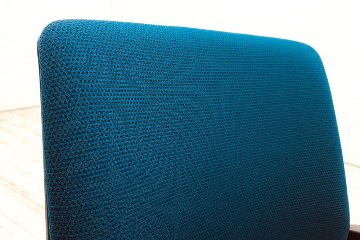 コクヨ ピコラチェア ローバック 中古 KOKUYO picora クッション 固定肘 中古オフィス家具 プルシアンブルーの画像