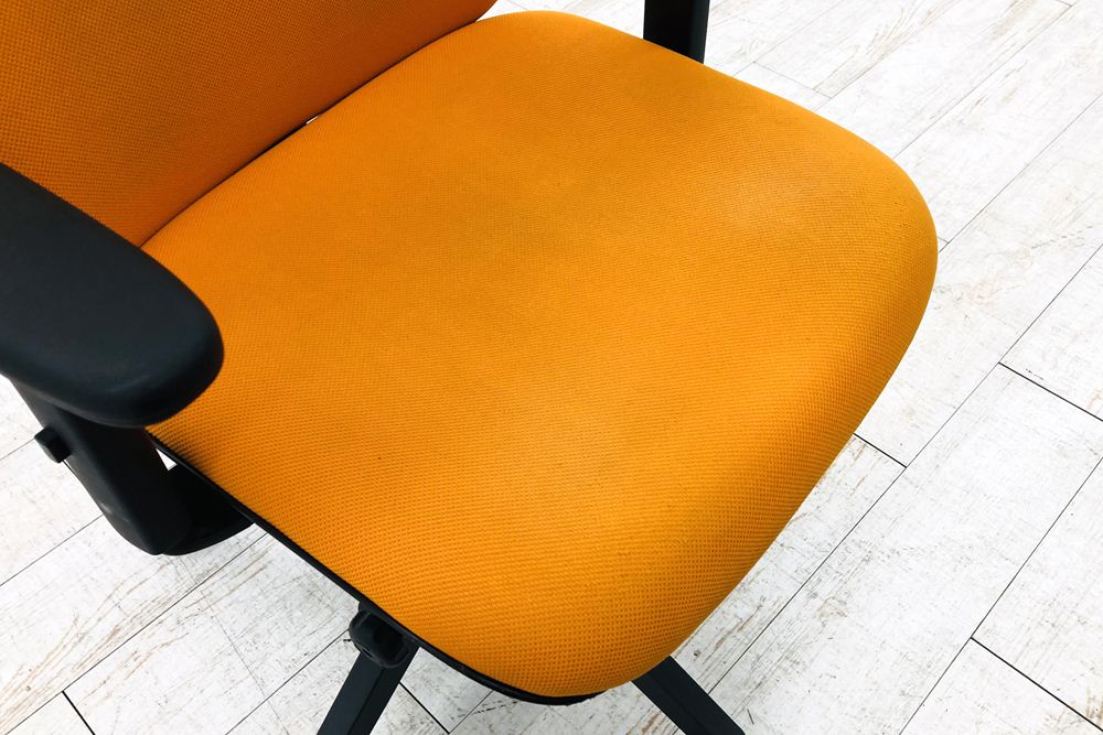 ユーチェア 中古 プラス PLUS Uチェア ハイバック 上下可動肘 中古オフィス家具 オレンジの画像