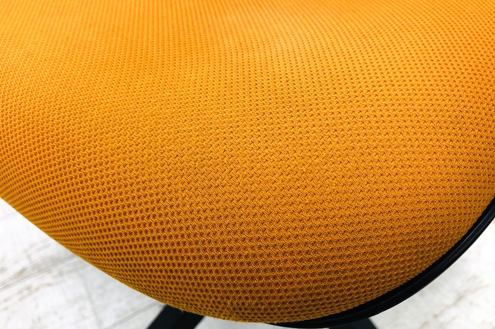 ユーチェア 中古 プラス PLUS Uチェア ハイバック 上下可動肘 中古オフィス家具 オレンジの画像
