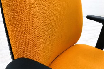 ユーチェア 中古 プラス PLUS Uチェア ハイバック 上下可動肘 中古オフィス家具 オレンジの画像