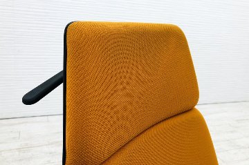 ユーチェア 中古 プラス PLUS Uチェア ハイバック 上下可動肘 中古オフィス家具 オレンジの画像