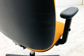 ユーチェア 中古 プラス PLUS Uチェア ハイバック 上下可動肘 中古オフィス家具 オレンジの画像