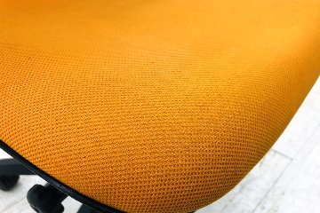 ユーチェア 中古 プラス PLUS Uチェア ハイバック 上下可動肘 中古オフィス家具 オレンジの画像