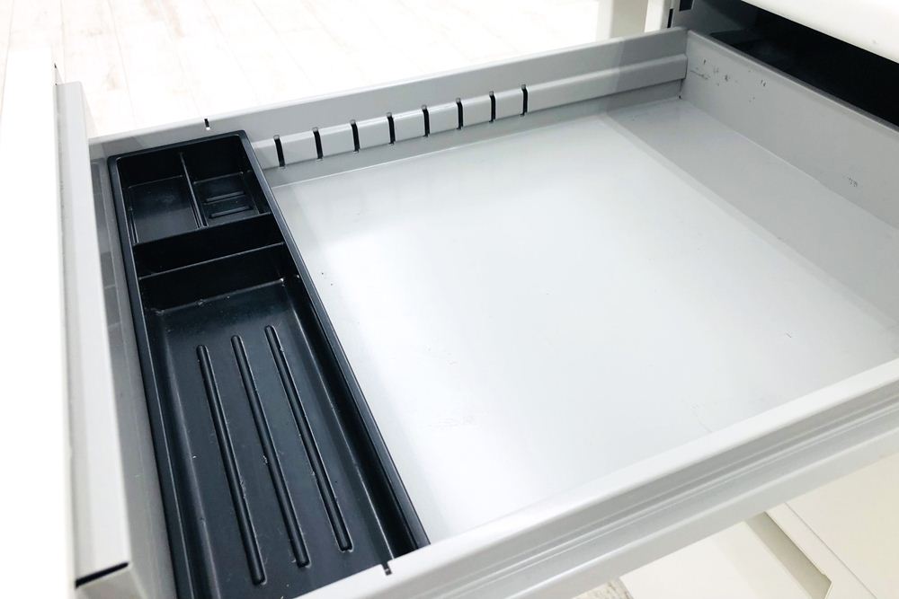 イナバ 片袖机 幅1000 中古 片袖デスク事務机 中古オフィス家具 ホワイト 1000/700/700の画像
