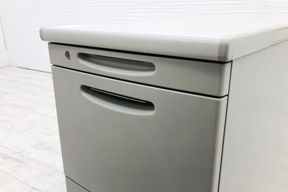 オカムラ SDシリーズ 3段袖机 脇机 中古 キャビネット 中古オフィス家具 シリンダー錠 グレー 400/700/700 高奥700用の画像