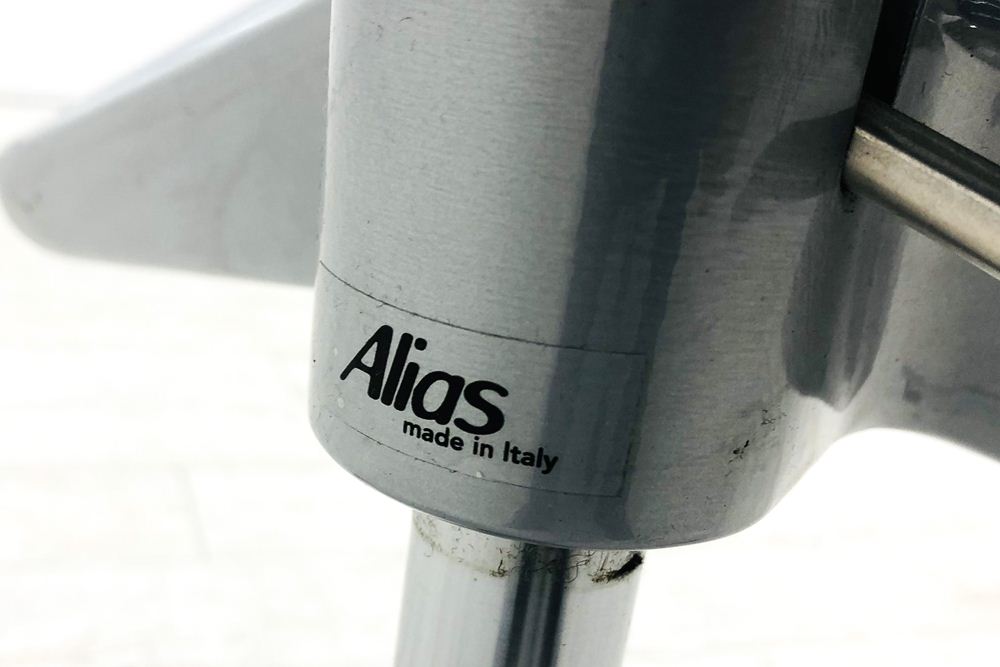 カッシーナ アリアス ローリングフレーム 中古 メッシュ 肘無 Cassina Alias ROLLINGFRAME ミーティングチェア 中古オフィス家具 ブラックの画像