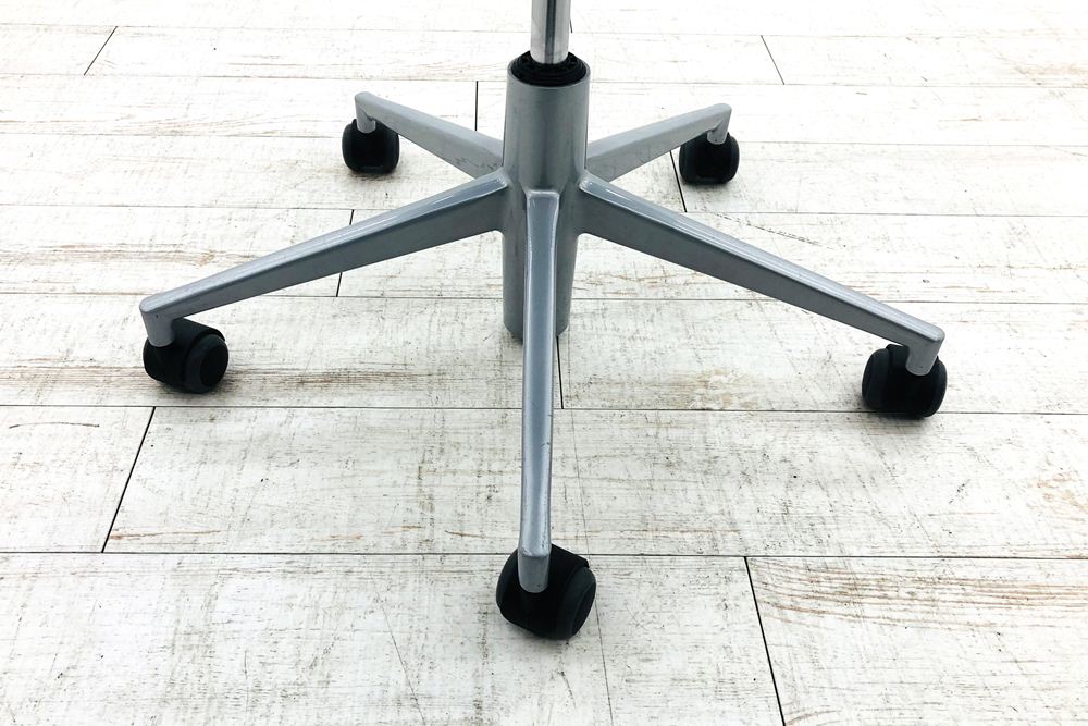 カッシーナ アリアス ローリングフレーム 中古 メッシュ 肘無 Cassina Alias ROLLINGFRAME ミーティングチェア 中古オフィス家具 ブラックの画像