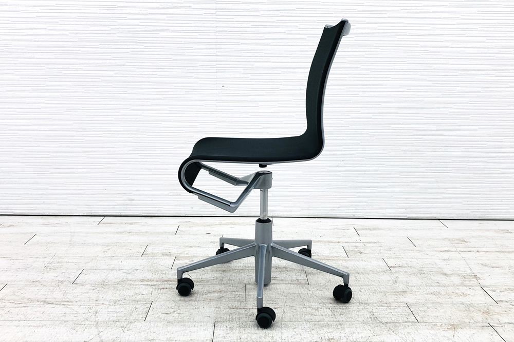 カッシーナ アリアス ローリングフレーム 中古 メッシュ 肘無 Cassina Alias ROLLINGFRAME ミーティングチェア 中古オフィス家具 ブラックの画像