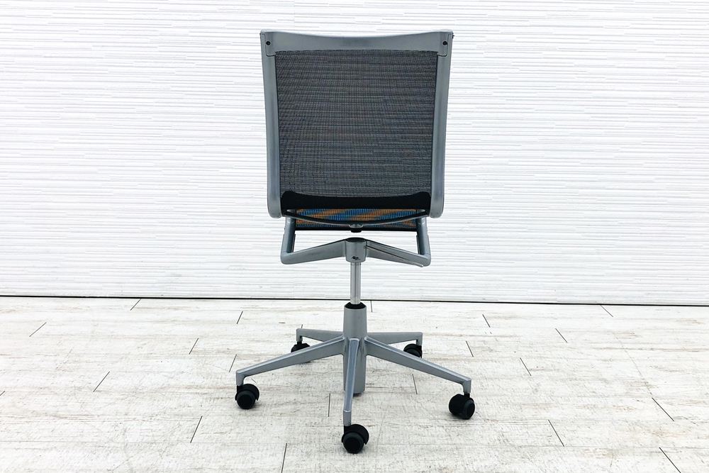 カッシーナ アリアス ローリングフレーム 中古 メッシュ 肘無 Cassina Alias ROLLINGFRAME ミーティングチェア 中古オフィス家具 ブラックの画像