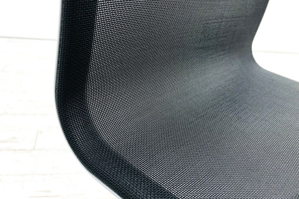 カッシーナ アリアス ローリングフレーム 中古 メッシュ 肘無 Cassina Alias ROLLINGFRAME ミーティングチェア 中古オフィス家具 ブラックの画像