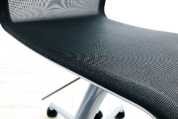 カッシーナ アリアス ローリングフレーム 中古 メッシュ 肘無 Cassina Alias ROLLINGFRAME ミーティングチェア 中古オフィス家具 ブラックの画像