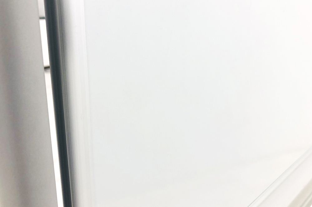 オカムラ ホワイトボード 中古 自立式ホワイトボード キャスター付 両面タイプ 中古オフィス家具 1900/600/1800の画像