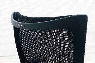 【ポリッシュ脚ピカピカ磨き有！】バロンチェア 中古 2019年製 オカムラ Baron ブラック 可動肘 ハイバック ポリッシュフレーム 中古オフィス家具 メッシュの画像