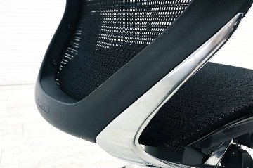 【ポリッシュ脚ピカピカ磨き有！】バロンチェア 中古 2019年製 オカムラ Baron ブラック 可動肘 ハイバック ポリッシュフレーム 中古オフィス家具 メッシュの画像